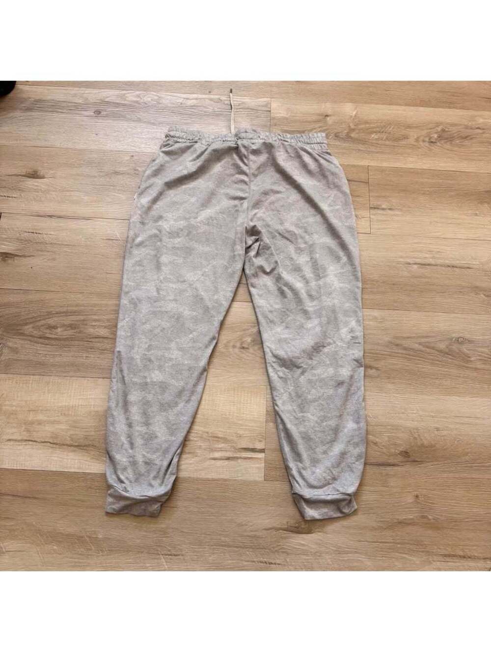 Vuori Performance Joggers DreamKnit Fabric Gray Camo Women's M - Picture 3 of 5